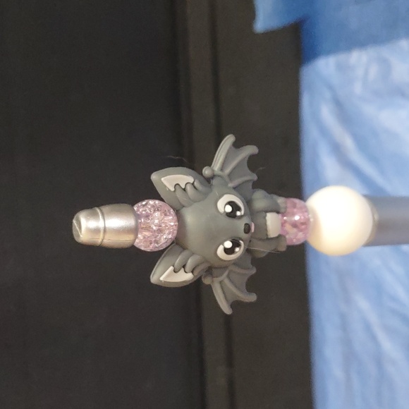 HOMEMADE ADORABLE BAT THEMED PEN WITH PURPLE AND WHITE BEADS REMOVABLE TOPPER - Picture 2 of 5